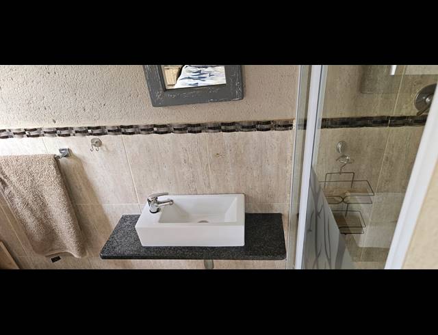 5 BEDROOM FREEHOLD FOR SALE IN MOOINOOI